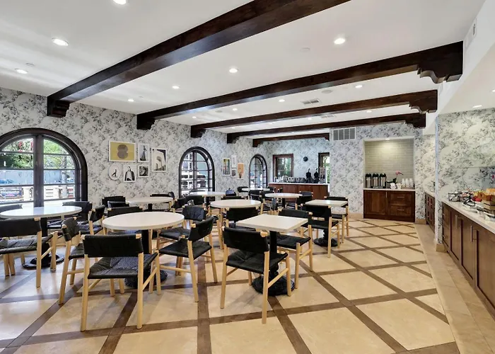 Best Western Plus Sunset Plaza