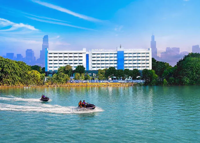 Sunlake Waterfront Resort & Convention