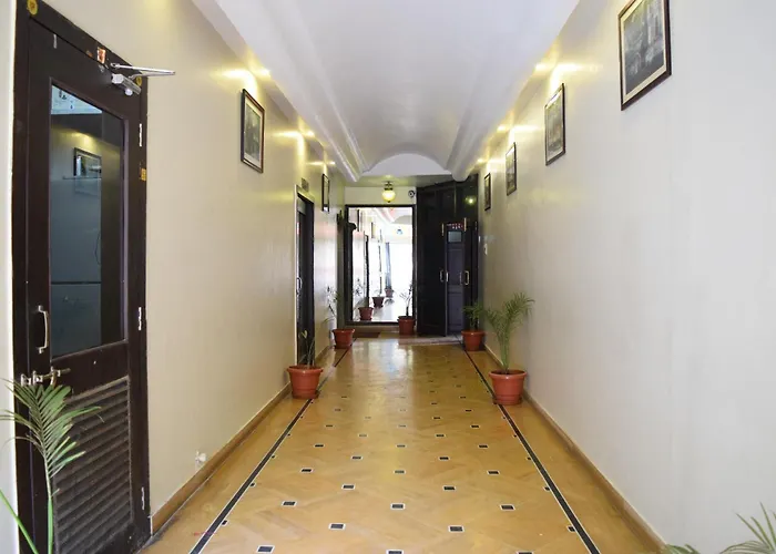 Cheap hotels Capital O Moti Mahal