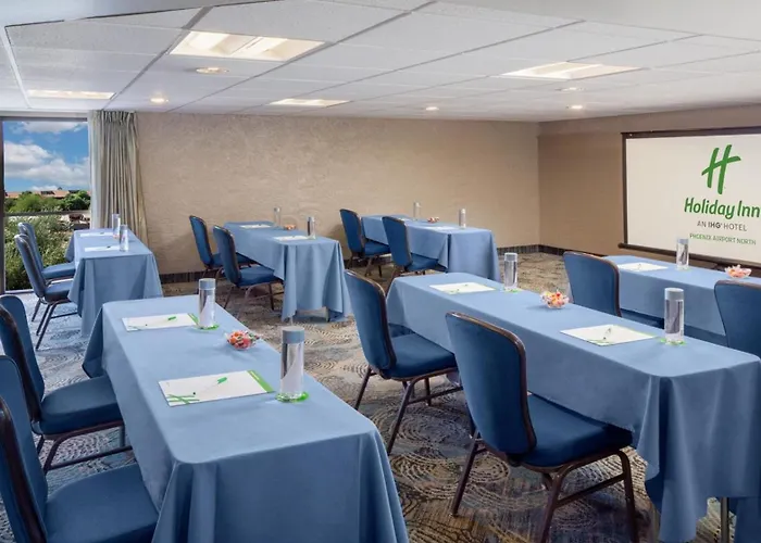 Holiday Inn And Suites Airport North By Ihg