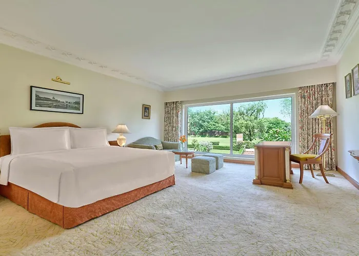 Hotels with tennis Itc Mughal, A Luxury Collection Resort & Spa, Agra