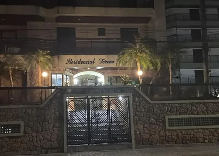  Enseada, Guarujá, 3 dorms, 3 banhs, 8 pessoas, 02 quadras da praia, 2 sacadas, 2 vagas de garagem