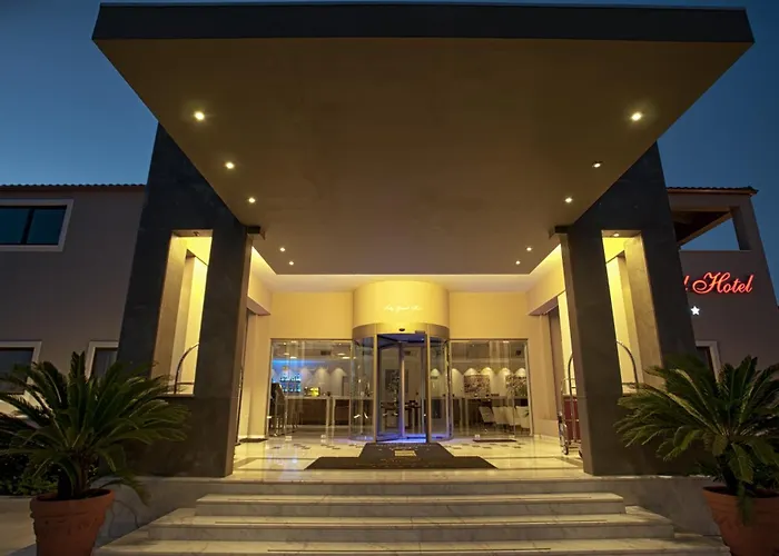 Hotel 5 Estrellas Arty Grand