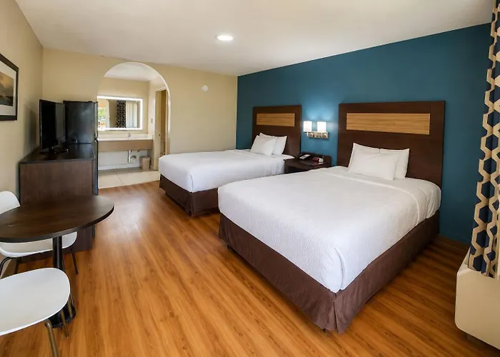 Stratford House Inn And Suites