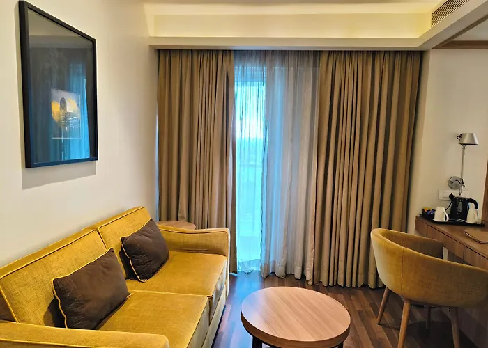 Royal Hometel Suites