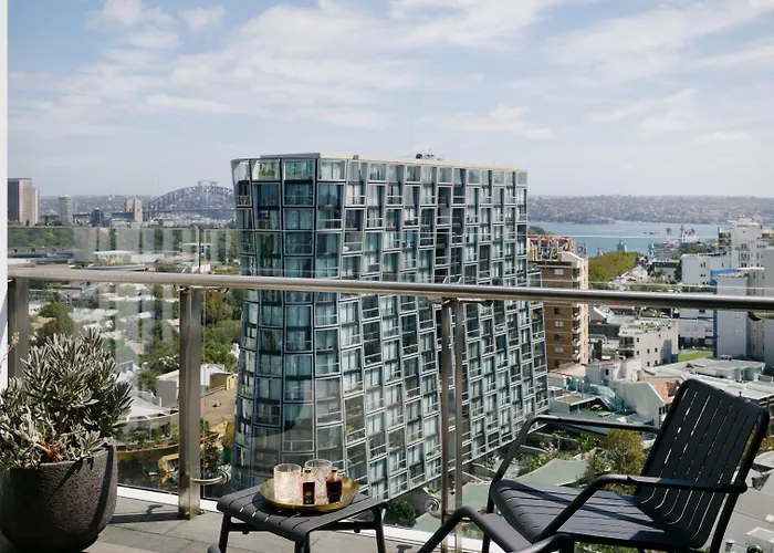 Dog friendly hotels Indigo Sydney Potts Point By Ihg