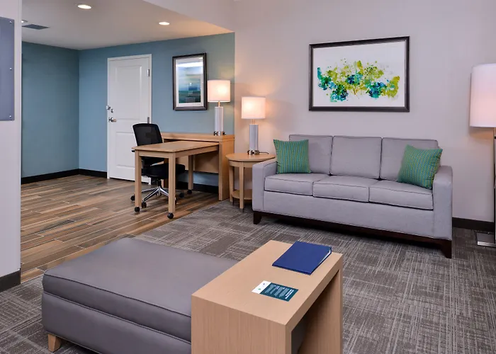 Kid friendly hotel Homewood Suites Des Moines Airport