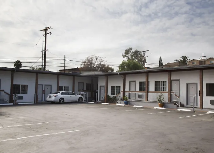 Motels Lodge At 32Nd