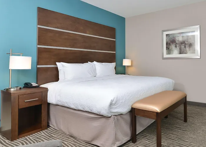 Hampton Inn & Suites Des Moines Downtown