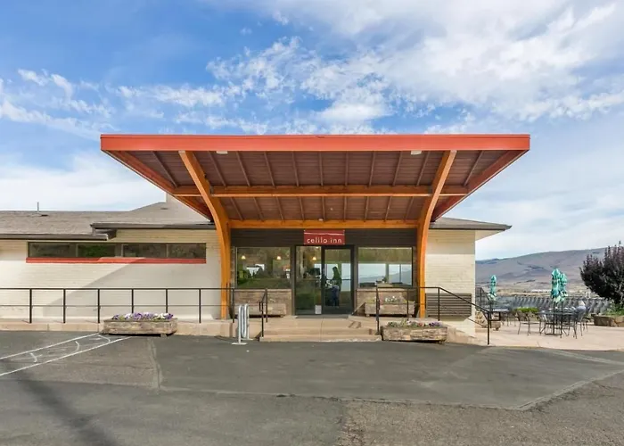 In Luxury hotels Celilo Inn