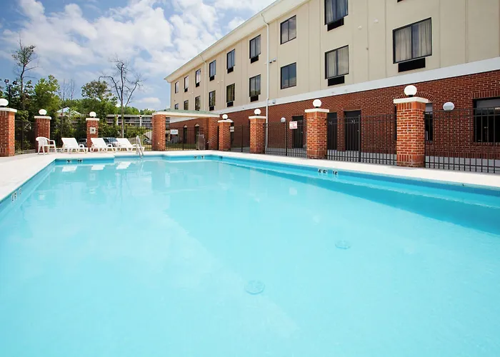 Holiday Inn Express Hotel & Suites Greensboro-East By Ihg
