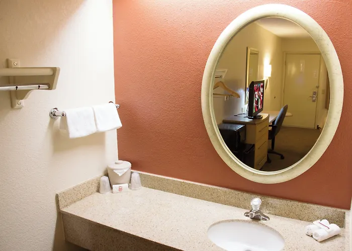 Motels Red Roof Inn Greensboro Coliseum