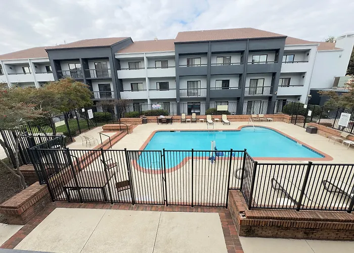 Resorts Guide Super 8 By Wyndham Dallas Love Field Airport