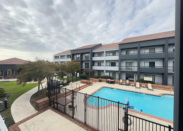 Resorts Guide Super 8 By Wyndham Dallas Love Field Airport