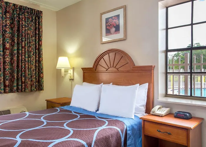 Americana Inn & Suites