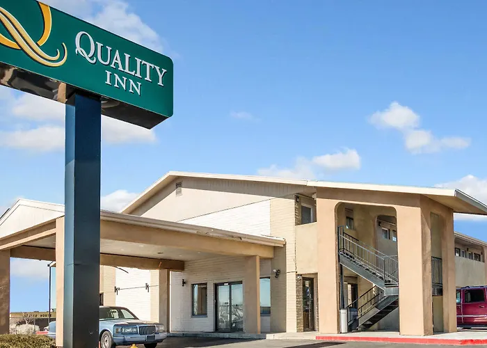 Motels Desert Sands Inn & Suites