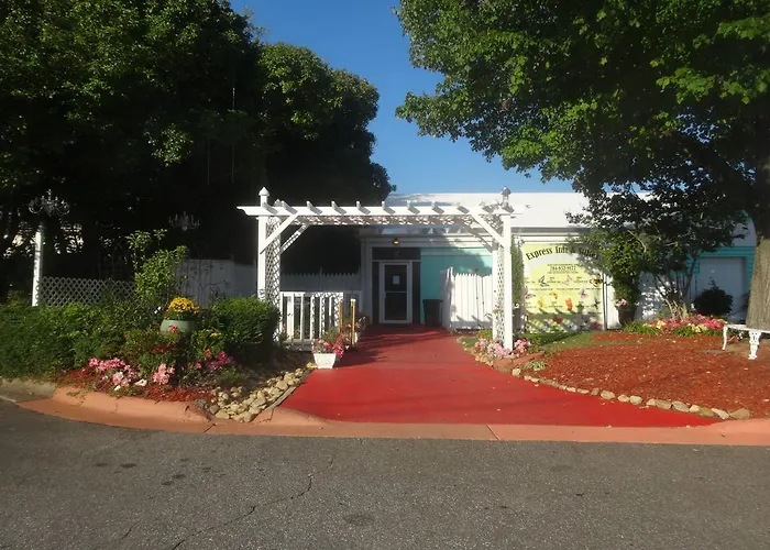 Motel: Express Inn And Suites