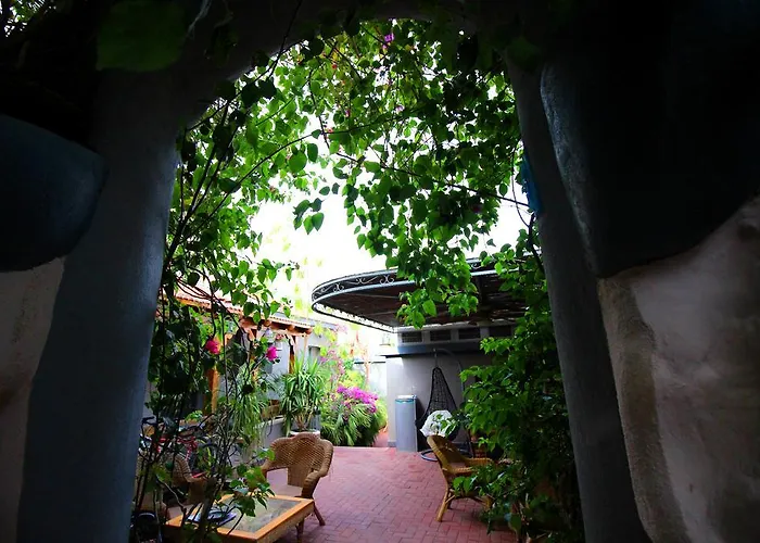 Cheap hotel: Sunset Inn