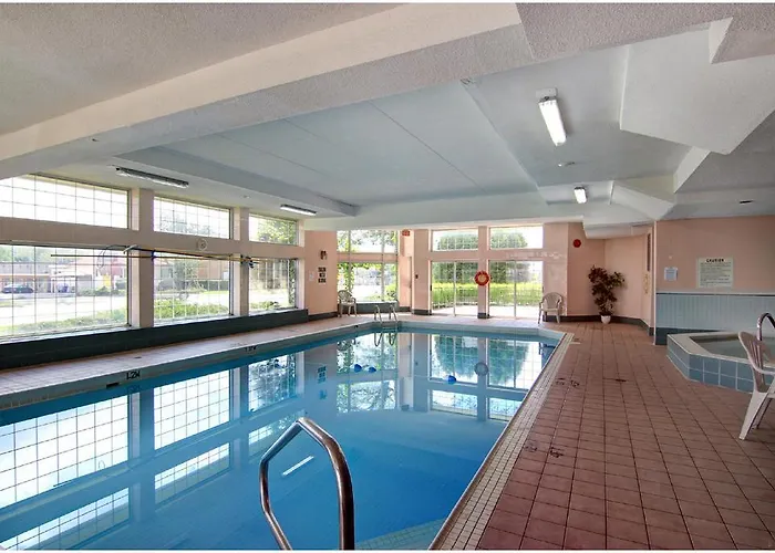 Dog friendly hotels Travelodge By Wyndham Niagara Falls Lundys Lane