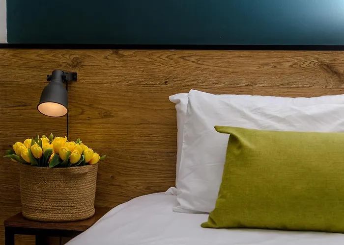 Hotel: The White House Hotel At Dizengoff Square