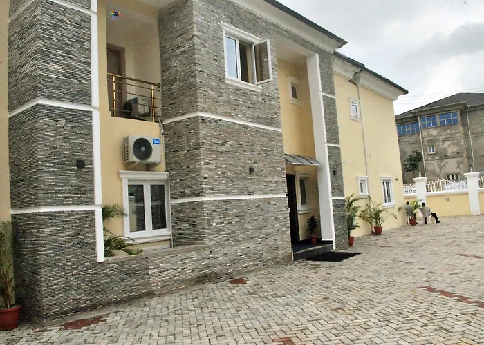 Hotel: H9 Suites