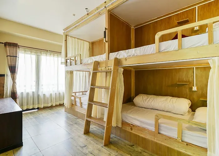  Forest Lake Backpackers' Hostel