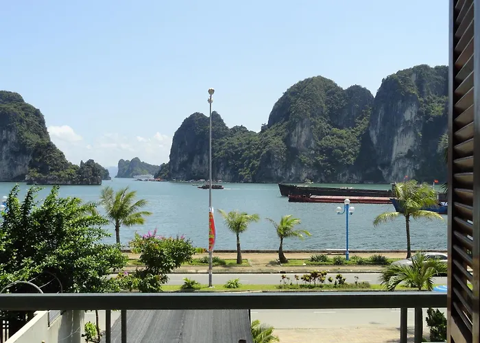 Jacuzzi hotel: Ha Long Lily Homestay