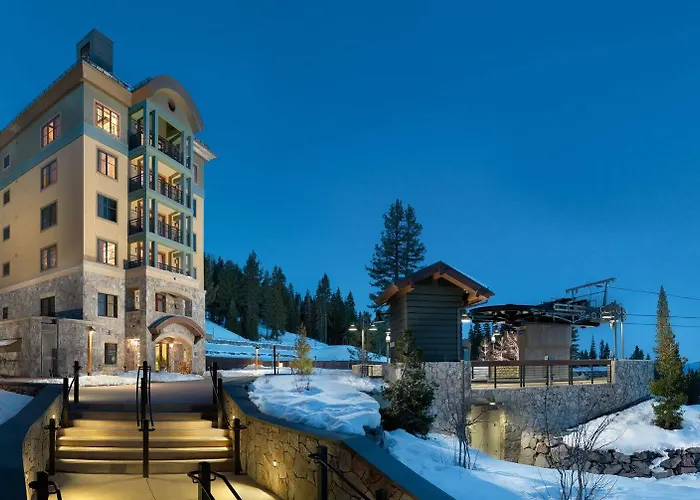 3 star hotels Constellation Residences