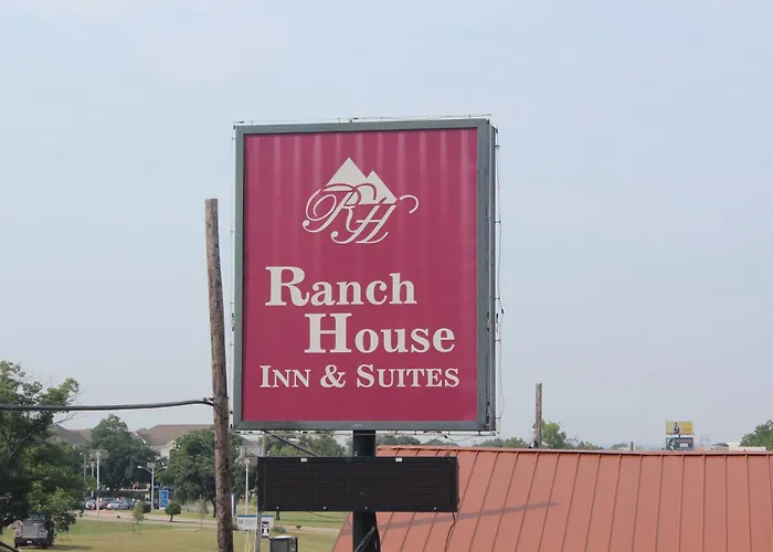 Pet Friendly hotel: Ranch House Inn & Suites