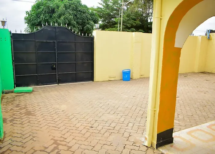 Guest house: Kenya Inn