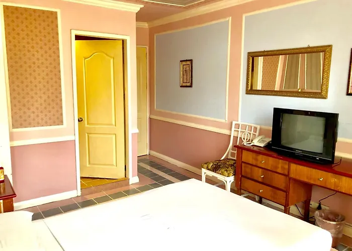 Hotel with Tennis: Europa Mansionette Inn
